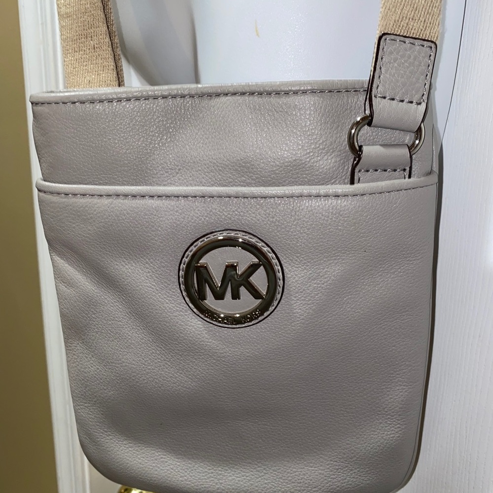 Michael Kors Fulton Leather Crossbody - Picture 3 of 8